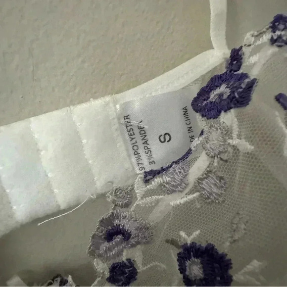 White embroidered lavender flowers underwire bra  S - Picture 4 of 5